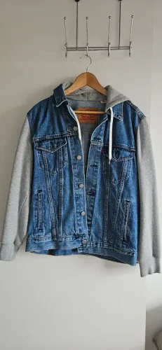 Jaqueta Jeans Levi's com Capuz e Mangas de Moletom