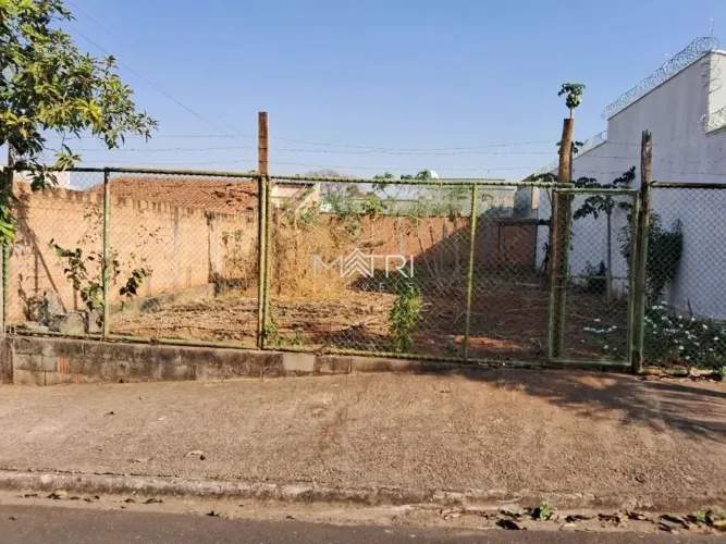 Terreno à venda na Vila Xavier 200 m² no Jardim Pinheiro - Araraquara