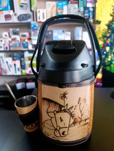 Garrafa Térmica 2.5L Com Copo de Tereré Cod: 0128