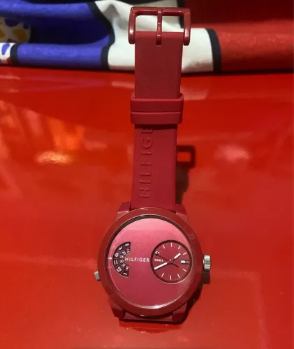 relógio tommy hilfiger vermelho