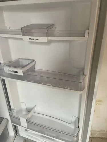 Geladeira Brastemp branca 