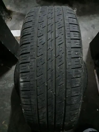 1 Pneus 225/55/18 Kumho.