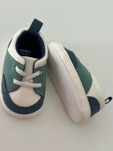 Vendo sapato bebê Carter?s verde e branco cadarço