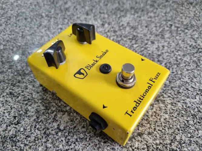 Pedal de Fuzz Black Snake Traditional Fuzz