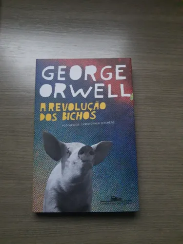 Livro paradidático semi novo A revolução dos bichos