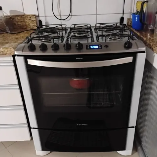 Fogão Electrolux com Design Moderno e Eficiente