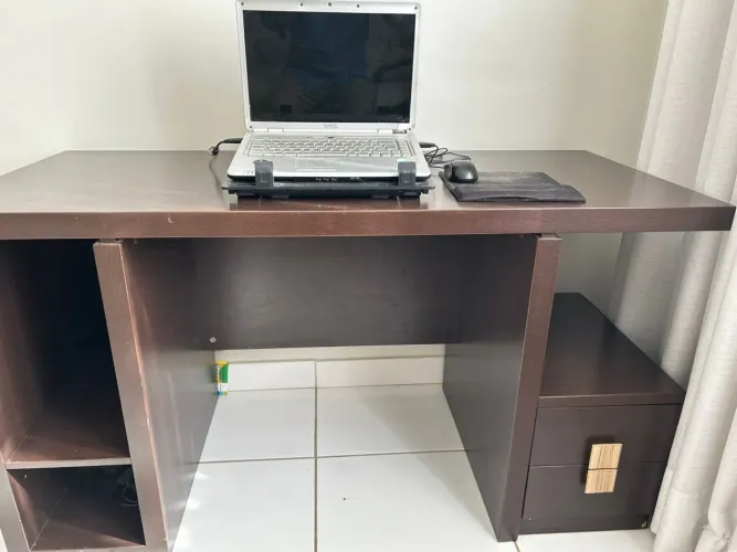 Mesa de escritório - mogno 