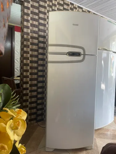 Geladeira super novinha ( entrego e dou garantia