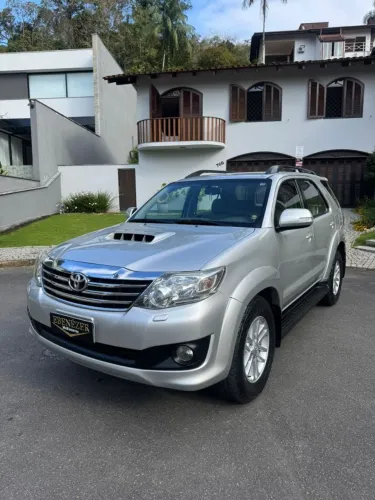 Toyota Hilux SW4 SRV D4-d 4X4 3.0 TDI Dies. AUT 2013