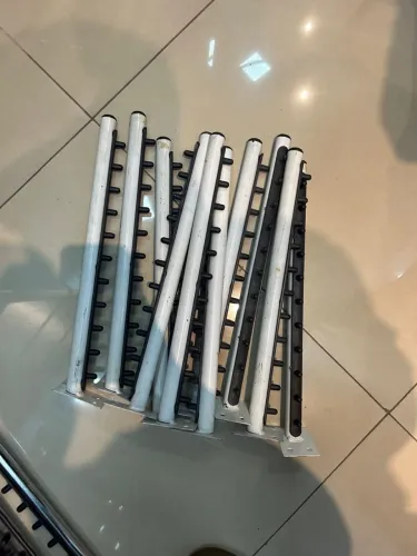 7 pçs de Cabideiro Branco C\ detalhe preto.