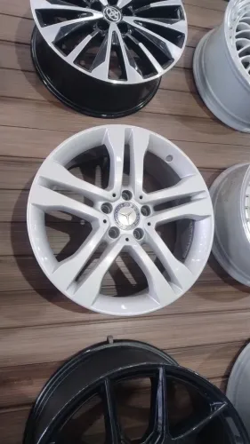 Roda avulsa da Mercedes gla 18