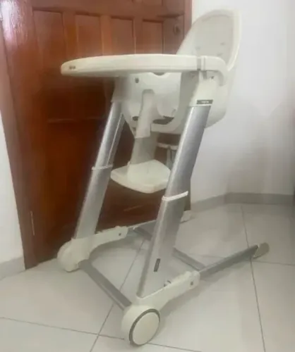 Cadeirinha de bebê para alimentação
