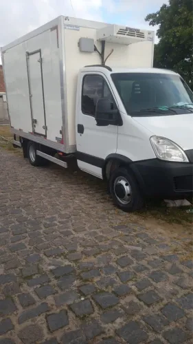 Caminhão Baú Frigorífico congelado único dono