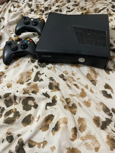 Xbox 360 só pega e usa!! Mais três controle, fonte cabo hdmi no preço
