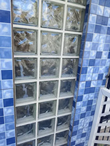 Tenho desponivel.30 tijolinho de vidros custou cada a 25.00 reais.repasso a 20.00 pra pega