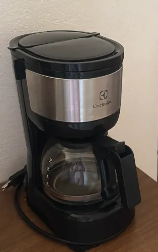 Cafeteira preta pequena electroluz em bom estado