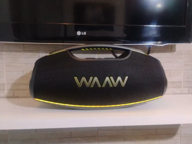 Caixa estilo Boombox 180 watts seminova apenas 3 meses de uso marca waaw do DJ alok