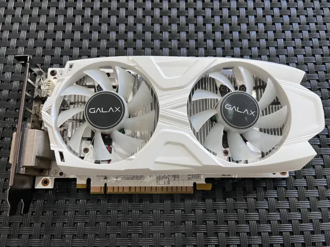 Placa de vídeo Galax GTX 1050 Ti EXOC White - 4GB