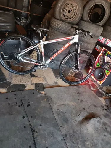 Bicicleta e som residencial 600 a bicicleta 1600 som