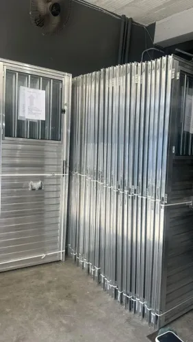 PORTA DE ALUMÍNIO 80CM COM JANELINHA - DIRETO DA FÁBRICA