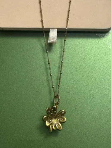 Colar com pingente Pandora 