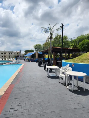 Alugo apto na Pavuna 3 quartos com varanda