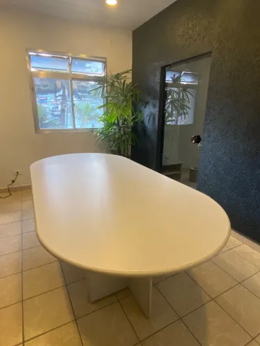 Mesa reunião em ótimo estado!