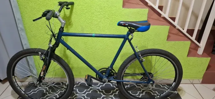 Bicicleta aro 26 com aros aeros víper