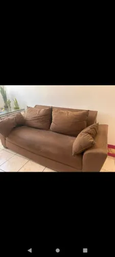 Guarda roupa, geladeira e sofá