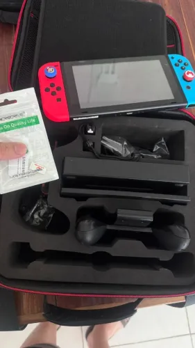 Nintendo Switch V1 (modelo compatível com desbloqueio via software) em excelente estado