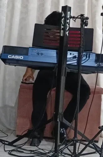 Teclado casio MZX 500 .. acompanha capa e estante stay