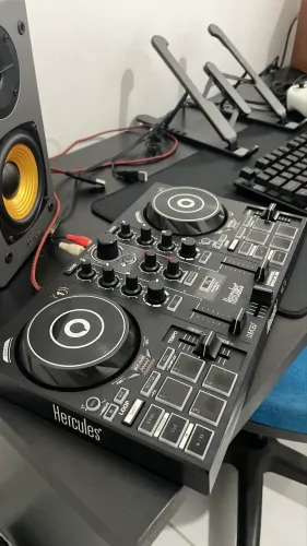 CONTROLADORA HÉRCULES IMPULSE 200