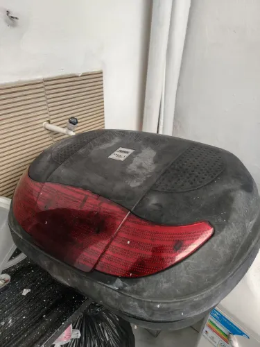 Baú de moto com suporte 