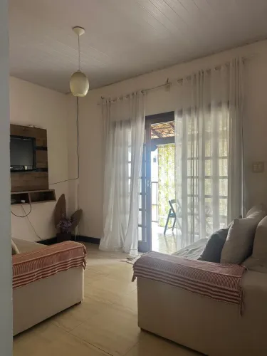 Alugo quarto individual somente para moças no bairro Planalto. 