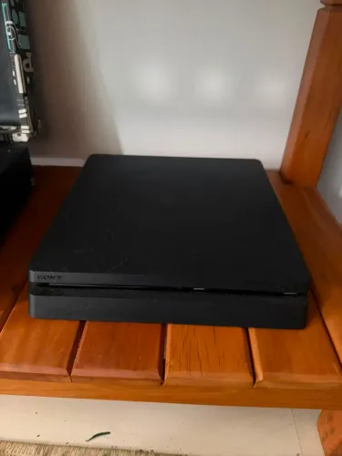 Playstation 4 com dois controles