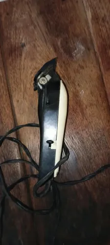 Máquina de Cortar Cabelo Wahl Homecut Ajustável (Branca/Bege)