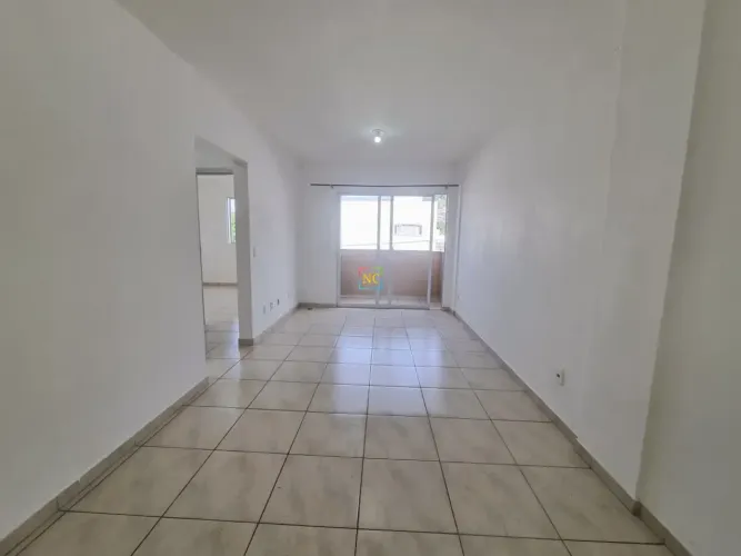 Apartamento com sacada e elevador à venda no bairro Serraria em São José.