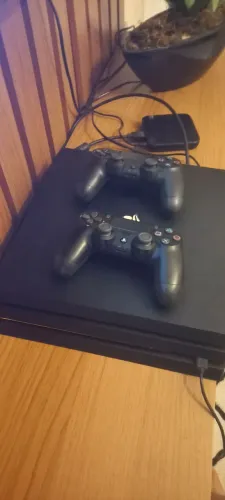 Ps4 pro 1t v/t