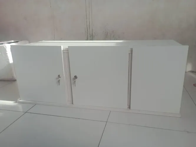 ? Armário MDF Branco 3 Portas com Chave - Ótimo Estado!