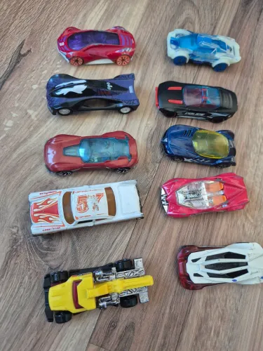 10 carrinhos hotwheels hot wheels