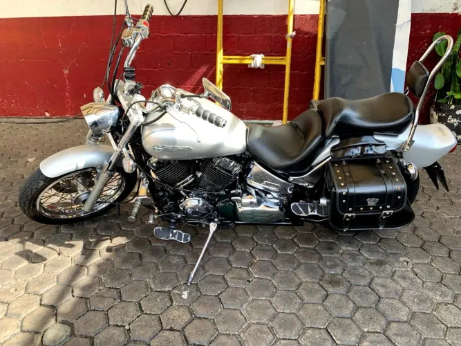 Yamaha Drag Star 650, 2006, Prata, com sissy bar, alforges e escapamento JJ, 43.800 Km