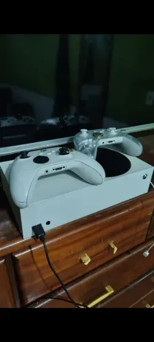 Xbox série S<br>512 gb<br>2 controle