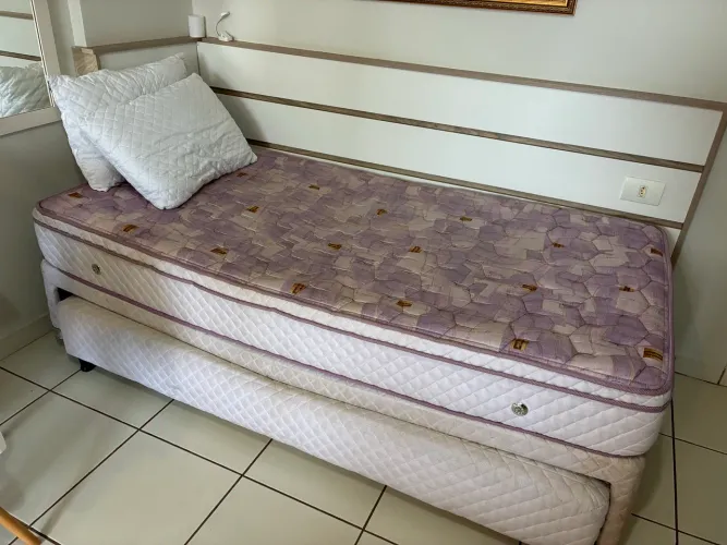 Cama solteiro king usada 