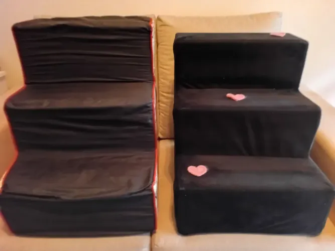 2 escadas para pet. Brindes: 2 tigelas lindas e 1 "sling" do snoopy
