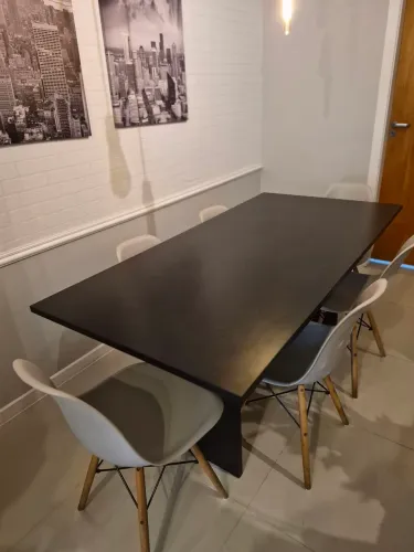 Vendo conjunto mesa tok stok com 6 cadeiras Eames