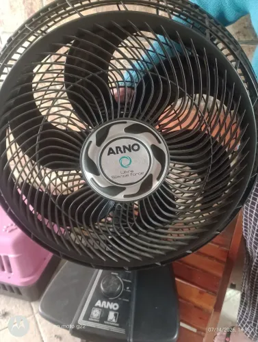 Ventilador Arno novo,comprei tem dois meses somente o pescoço está quebrado