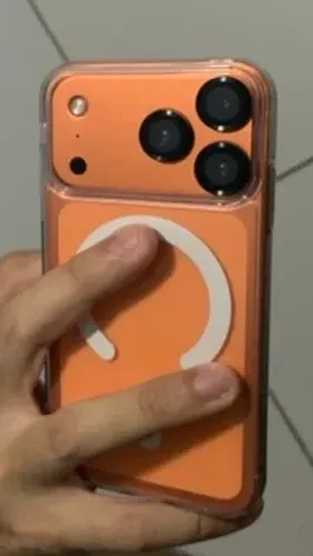 iPhone XR na carcaça do 17 pro 