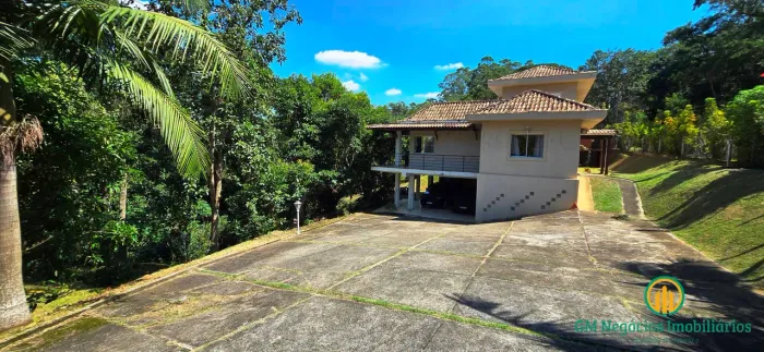 Linda casa em condomínio - Embu das Artes