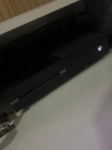Xbox one com 2 manetes ORIGINAIS