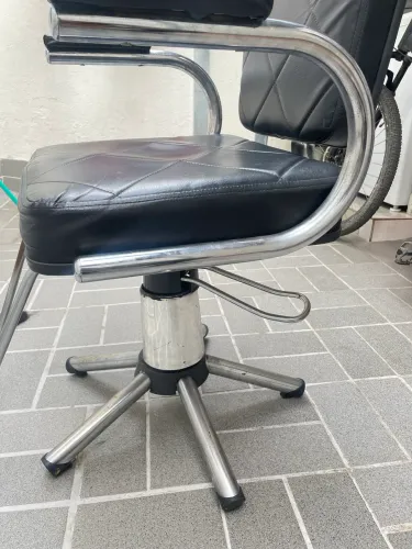 Cadeira de barbeiro em ótimo estado só pegar e jogar na barbearia